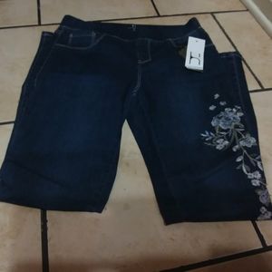 Hannah jeans tags on